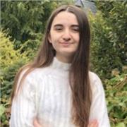 ¡Hola, soy Inés! Actualmente estudio 2º de carrera en el grado Administración y Dirección de Empresas. Tengo el título B2 certificado por Cambridge (FCE) y actualmente estoy preparándome para el correspondiente al nivel C1 (CAE). Doy clases de repaso de i